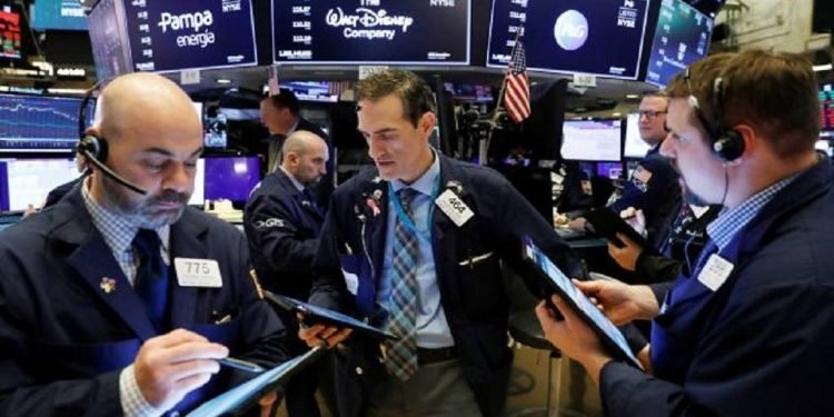 الأسهم الأمريكية تتراجع 3% بالمستهل