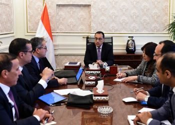 رئيس الوزراء يتابع التداعيات الاقتصادية على قطاع السياحة بسبب كورونا