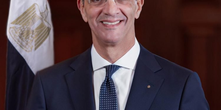 الدكتور عمرو طلعت