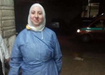 طبيبة مصرية تهزم الخوف .. رافقت أول حالة متوفاه بكورونا