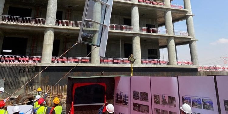 مساعد نائب رئيس هيئة المجتمعات العمرانية يتفقد سير العمل بمشروع الإسكان الاجتماعى بحدائق أكتوبر