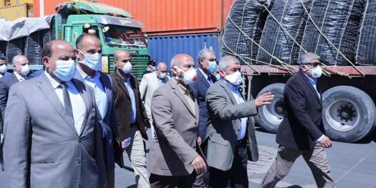 وزير النقل :كل الموانئ المصرية تعمل على مدار 24 ساعة وانتظام تام لحركة الصادرات والواردات