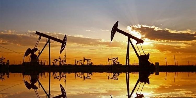 فى انهيار تاريخى .. النفط يهوى الى دولار واحد فى العقود الاجلة