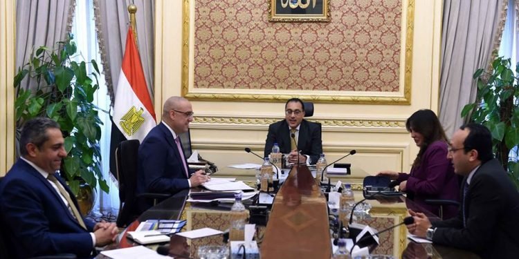 رئيس الوزراء يتابع موقف تنفيذ المشروعات فى قطاع الإسكان والمرافق والمجتمعات العمرانية الجديدة