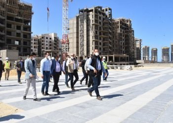 وزير الإسكان يتفقد منطقة الداون تاون بمدينة العلمين الجديدة