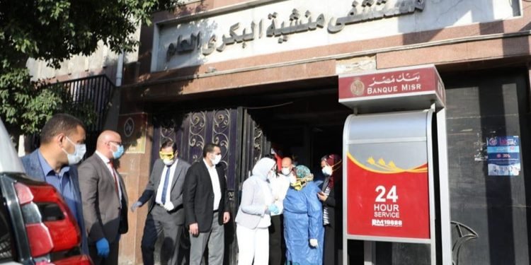 وزيرة الصحة للأطباء: أنتم أبطال تصنعون ملحمة في التصدي لفيروس كورونا | صور