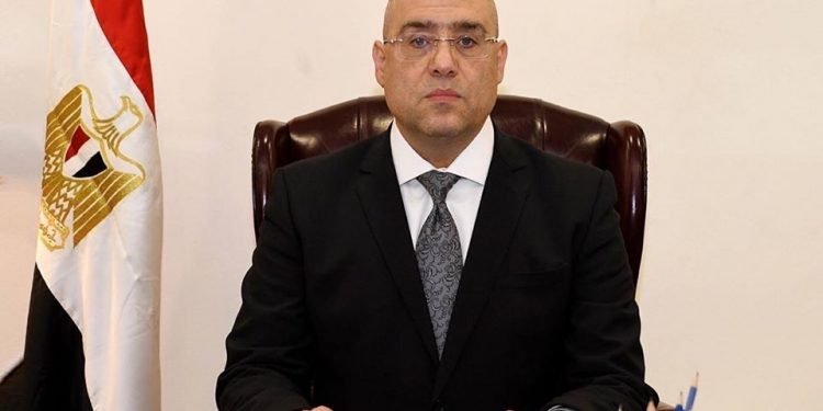 وزير الاسكان يُصدر 34 قراراً إدارياً لإزالة مخالفات البناء والتعديات بالمدن الجديدة
