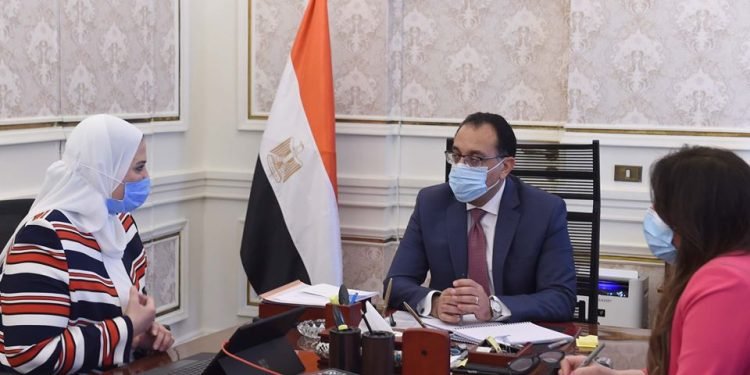 رئيس الوزراء يستعرض مع وزيرة التضامن جهود تعزيز شبكة الحماية الاجتماعية