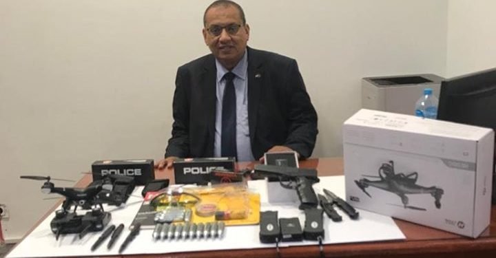 ضبط أسلحة و طائرة تنصت بمطار برج العرب بصحبة راكب قادم من تركيا | صور