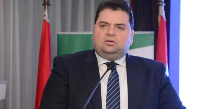 دهانات (GLC) تطلق مبادرة لدعم أوائل الثانوية العامة.. مكافات مالية أبرز عناصرها