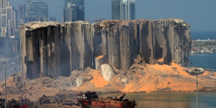 شحنات طبية وأدوية و غذائية وملابس لدعم اللبنانيين فى مواجهة تداعيات مرفأ بيروت