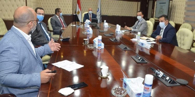وزير الاسكان يستعرض مخطط تطوير محور المحمودية بالاسكندرية