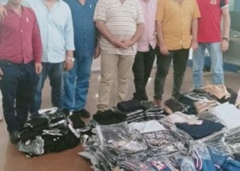 جمارك نويبع تضبط محاولة تهريب كمية من الملابس الجاهزة والأحذية|صور