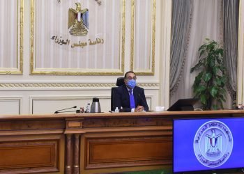 رئيس الوزراء يستعرض ملامح الخطة الاستراتيجية لإنشاء محطات تحلية مياه البحر 2020-2050