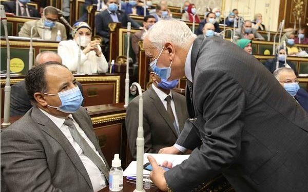 حرب باردة خفية ..بين"المالية" و "النواب" حول مخصصات الموازنات الاستثمارية للهيئات