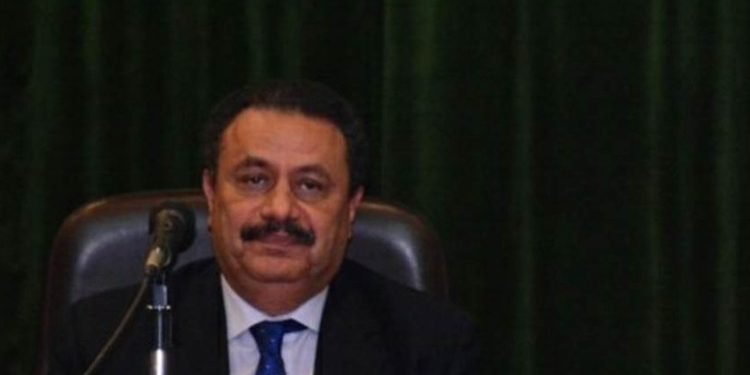 رضا عبد القادر يلزم الممولين بتقديم إقراراتهم الضريبية إالكتونياً