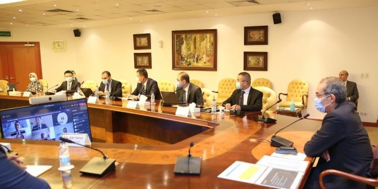 وزير الاتصالات يلتقى وفد شركة هواوى العالمية لبحث التعاون فى مجالات تطوير خدمات الاتصالات