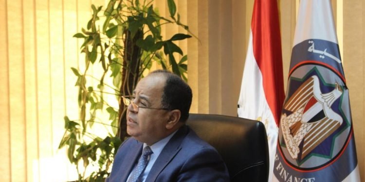 وزير المالية : الأولوية لتحفيز الاستثمار بقطاعات النقل والغاز الطبيعى والبترول والطاقة المتجددة والصناعة