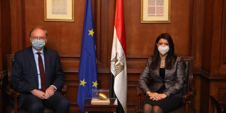 “المشاط” تشهد توقيع تعديل برنامج دعم سياسات قطاع الصحة مع الاتحاد الأوروبي بقيمة 89 مليون يورو لمكافحة فيروس كورونا   