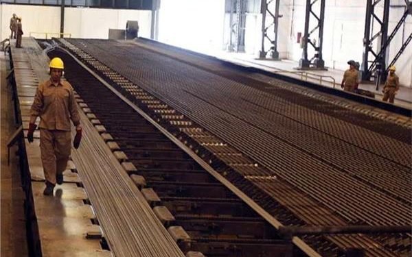 سهم الحديد والصلب يواصل التراجع واجراءات لاقتراض 2 مليار جنيه لتعويض العاملين بعد التصفية