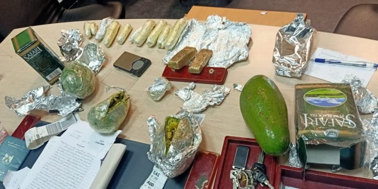 ضبط سبائك ذهبية بمطار القاهرة قبل تهريبها داخل ثمار الأفوكاتو