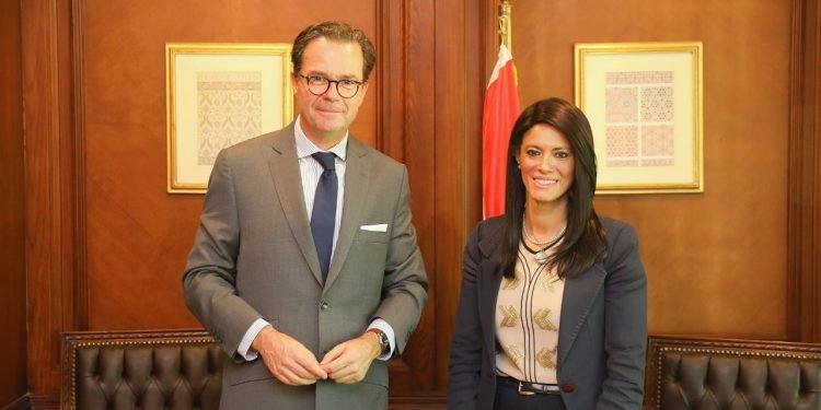 وزيرة التعاون الدولي تلتقي السفير الفرنسي لمتابعة نتائج زيارة الدولة لفرنسا وبحث آفاق التعاون المستقبلية