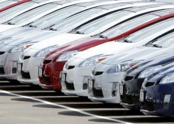 منها «كاديلاك ورونج روفر».. طرح سيارات «زيرو» بمزاد للبيع غداً