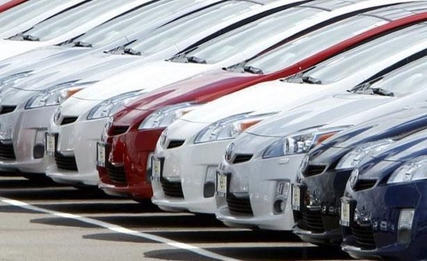 منها «كاديلاك ورونج روفر».. طرح سيارات «زيرو» بمزاد للبيع غداً