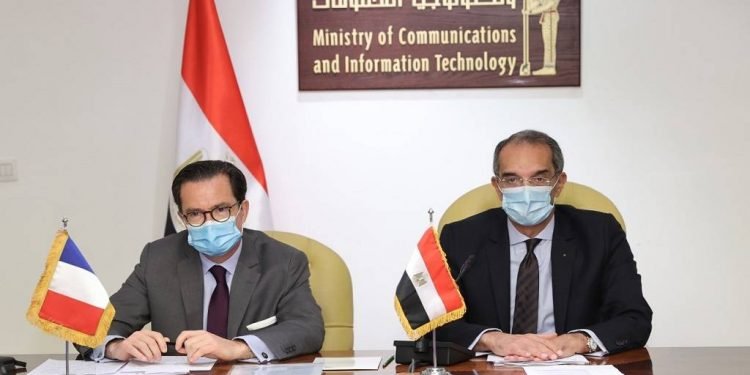 الاتصالات توقع مذكرة تفاهم مع تاليس الفرنسية لتطوير تطبيقات الذكاء الاصطناعي