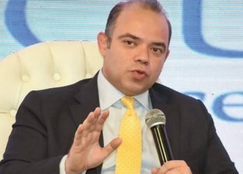 رئيس بورصة مصر يطالب بقيد المزيد من شركات تجارة التجزئة في سوق الأوراق المالية