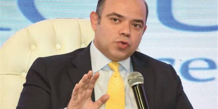 رئيس بورصة مصر يطالب بقيد المزيد من شركات تجارة التجزئة في سوق الأوراق المالية