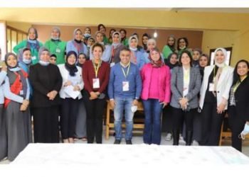 «وفا بنك» يتبرع بفك كرب 31 أم غارمة ويتبنى 100 طالبة دعما للمرأة