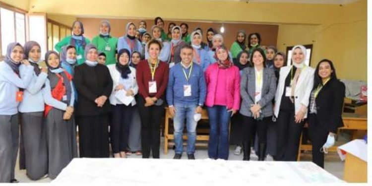 «وفا بنك» يتبرع بفك كرب 31 أم غارمة ويتبنى 100 طالبة دعما للمرأة