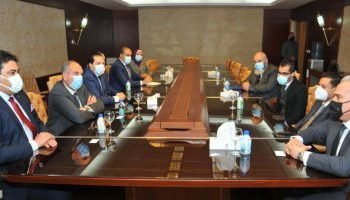 المصرية للاتصالات تبحث التعاون مع الاتصالات الليبية