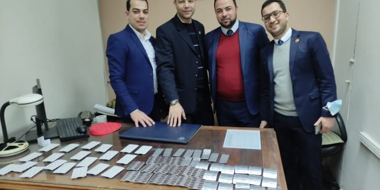 جمارك مطار القاهرة الدولي تضبط محاولتى تهريب عدد من الأقراص المخدرة