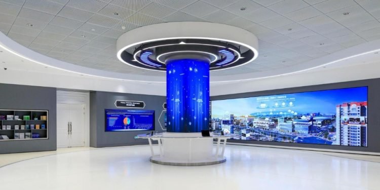 هواوي تكنولوجيز تنظم جولة افتراضية لغرفة صناعة تكنولوجيا المعلومات داخل مركزها العالمي