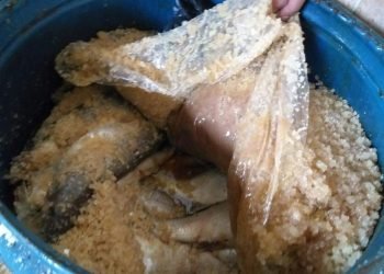 إعدام 6 أطنان أغذية متنوعة وأسماك مملحة ومدخنة و509 ‏لتر عصائر ومياه غير صالحة