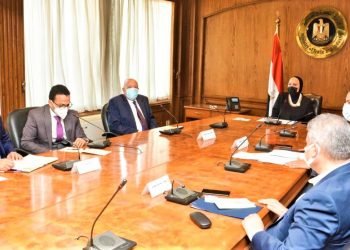 وزيرة التجارة والصناعة تبحث مع شركة يوتنج الصينية خطط الشركة للتوسع فى إنتاج الأتوبيسات