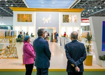 وزير السياحة يفتتح يفتتح الجناح المصرى بالملتقى العربى للسياحة بدبى
