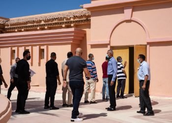 تطعيم جميع موظفي فنادق الجونة بلقاح فيروس كورونا