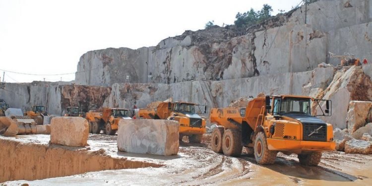 رغم ما جاء بخطة التنمية الصناعية 2021/2022.. هذه هى ملاحظات البرلمان على صناعة التعدين