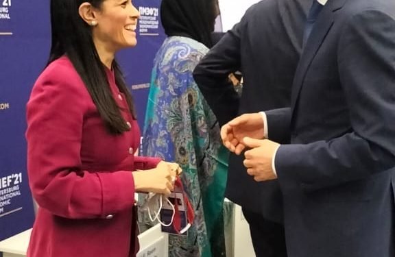 وزيرة التعاون الدولي تلتقي وزير الصناعة والتجارة الروسي على هامش منتدى بطرسبرج