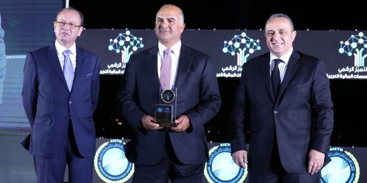 بنك مصر يحصد جائزة أفضل بنك فى الاقتصاد الرقمى