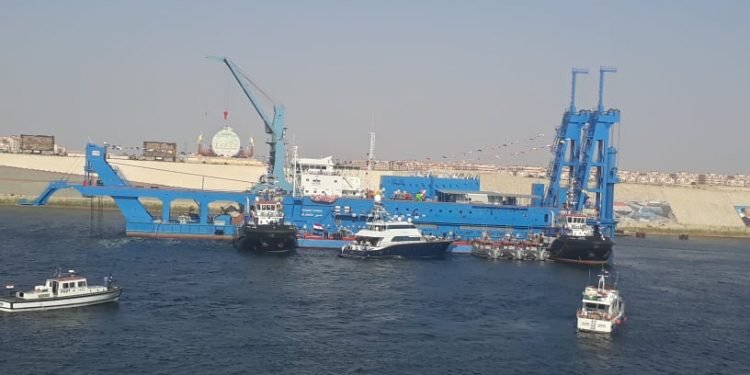 الكراكة ” حسين طنطاوى ”  تنضم لأسطول قناة السويس