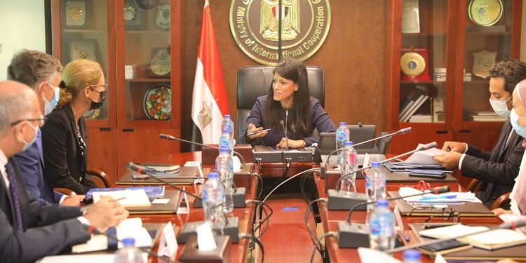 وزيرة التعاون الدولي تلتقي المدير الإقليمي لقطاع النقل بمجموعة البنك الدولي لبحث مجالات التعاون المشترك