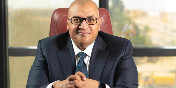 عضو بجمعية رجال الأعمال يطالب بإصدار قانون إتحاد المطورين لغربلة السوق العقاري والتصدي لبائعين الوهم