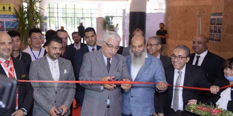 رئيس الصناعات الهندسية يفتتح المعرص الرابع لتكنولوجيا الليد