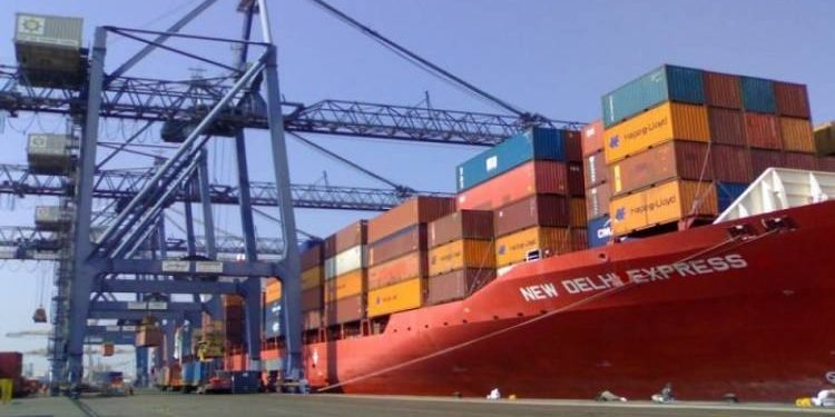 التهرب الجمركى بالإسكندرية تضبط مستلزمات طبية ووحدتى تحكم كهربائية