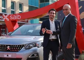 بنك saib يسلم سيارة  للفائز بالجائزة الكبرى لحساب الدهب