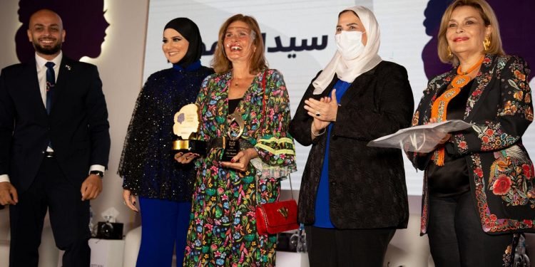 وزيرة التضامن الاجتماعى تكرم الفائزات في مبادرة “واحدة جديدة” والتي اطلقتها شركة فيكتوري لينك